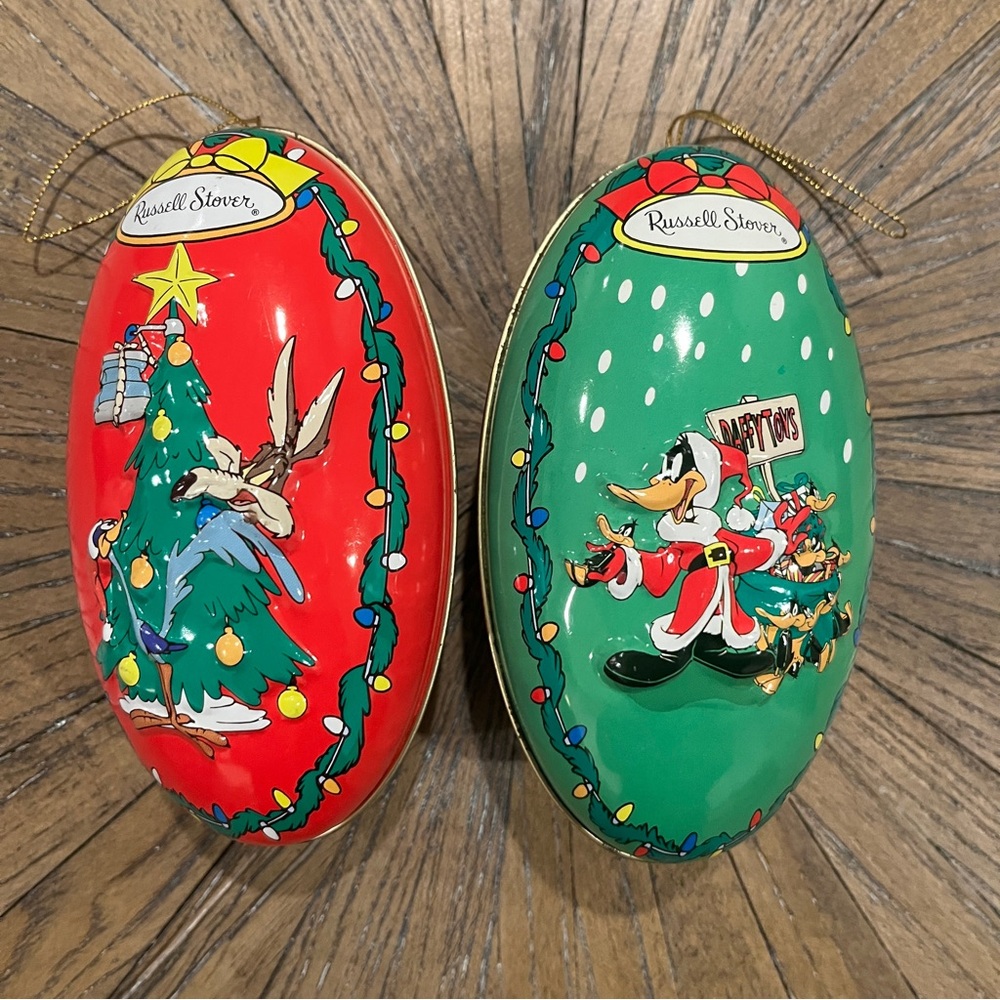 1997 Russell Stover Looney Tunes Wile E Coyote Daffy Tin Egg Christmas Ornaments